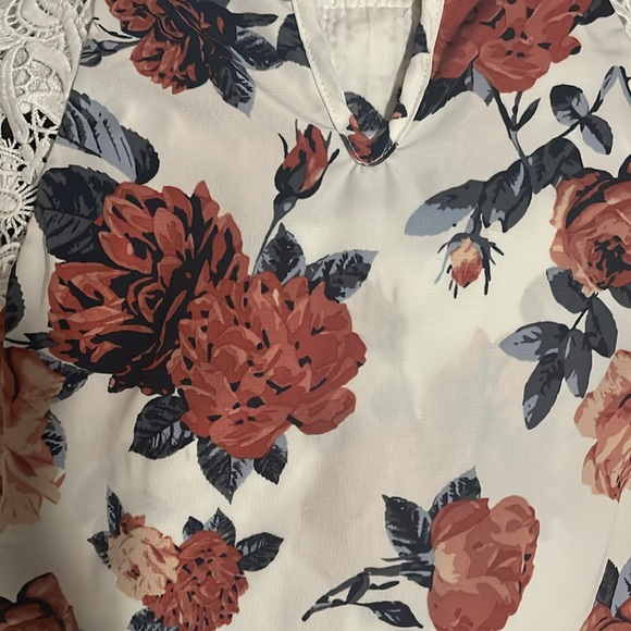 Top worn 3 times like new!I will not send anything to an email sounds fishy - Picture 2 of 3